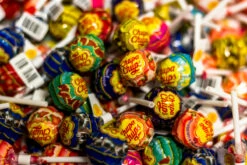 Chupa Chups Lollipops 50 Pops -SUNSHINE CONFECTIONERY Shop Chupa 20Chups 20Closeup f0b61add 5624 4003 bf4f 0fd80b809d27