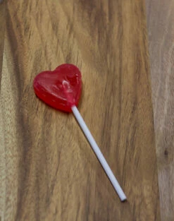 Lollipops - Mini Hearts Lollypops 200 Pops -SUNSHINE CONFECTIONERY Shop Little 20Red 20Heart 20Pop 209