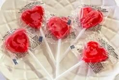 Lollipops - Mini Hearts Lollypops 200 Pops -SUNSHINE CONFECTIONERY Shop Lollipop 20Little 20Red 20Heart 202