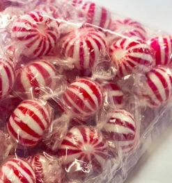 Starlight Mint Balls Red & White 1kg Christmas -SUNSHINE CONFECTIONERY Shop Mint 20Balls 202